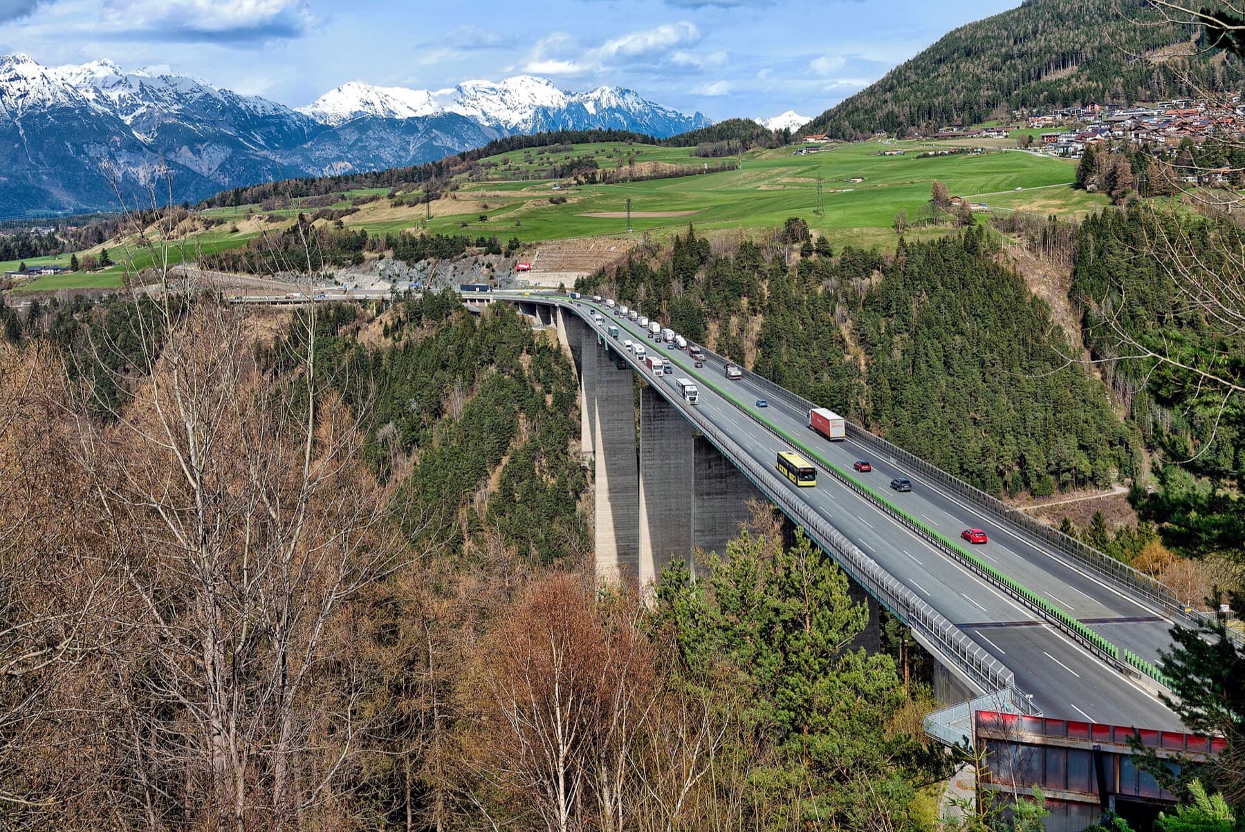 Autobahn durch die Alpen